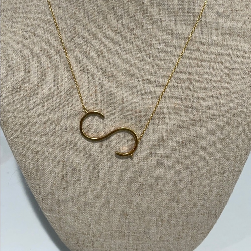 Initial necklace letter S